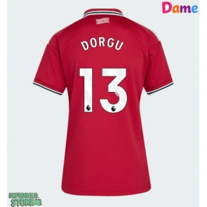 Manchester United Patrick Dorgu #13 Replika Hjemmebanetrøje Dame 2026-27 Kortærmet